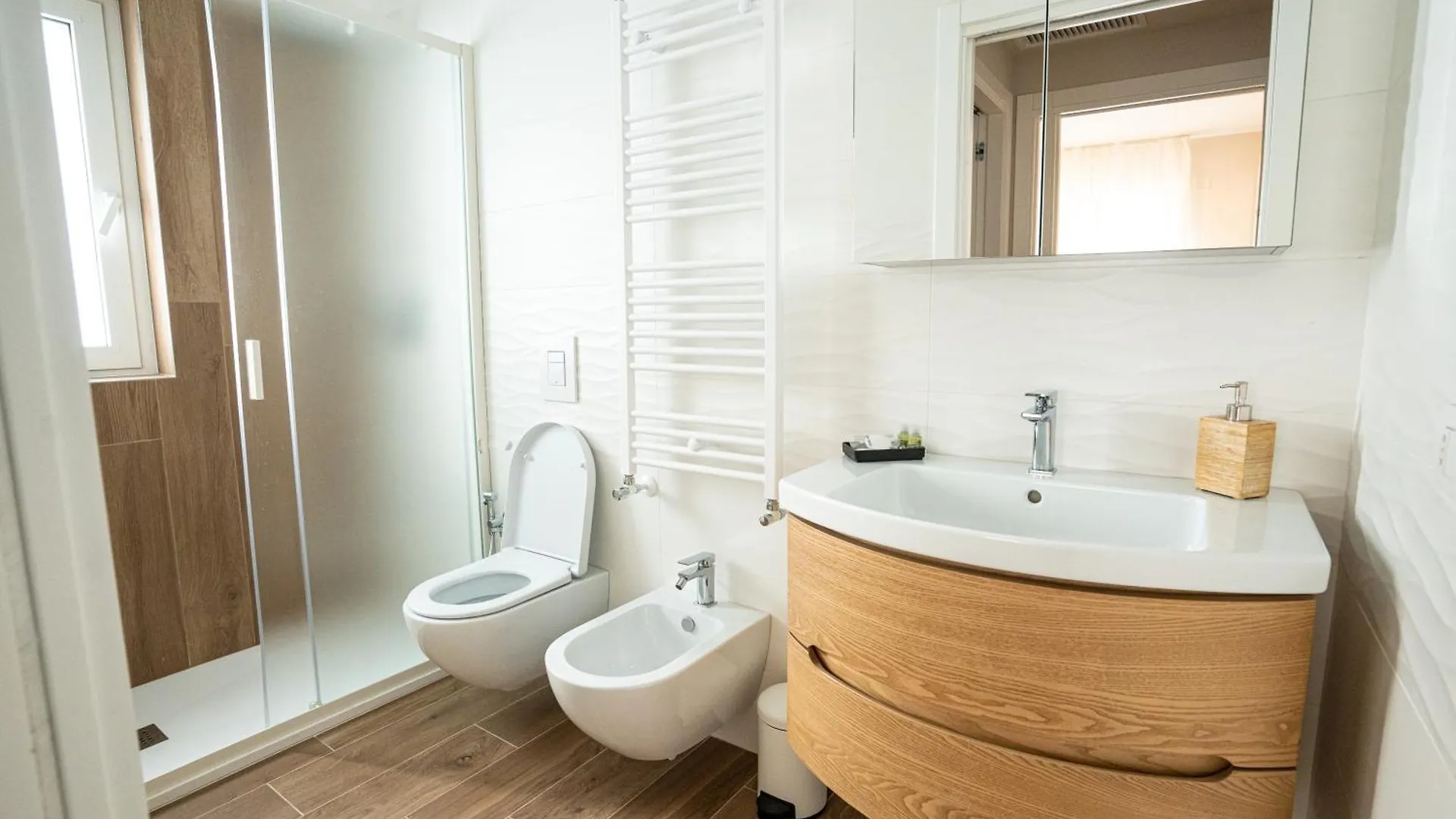 Amendola - Elegant Suite Apartment Bari